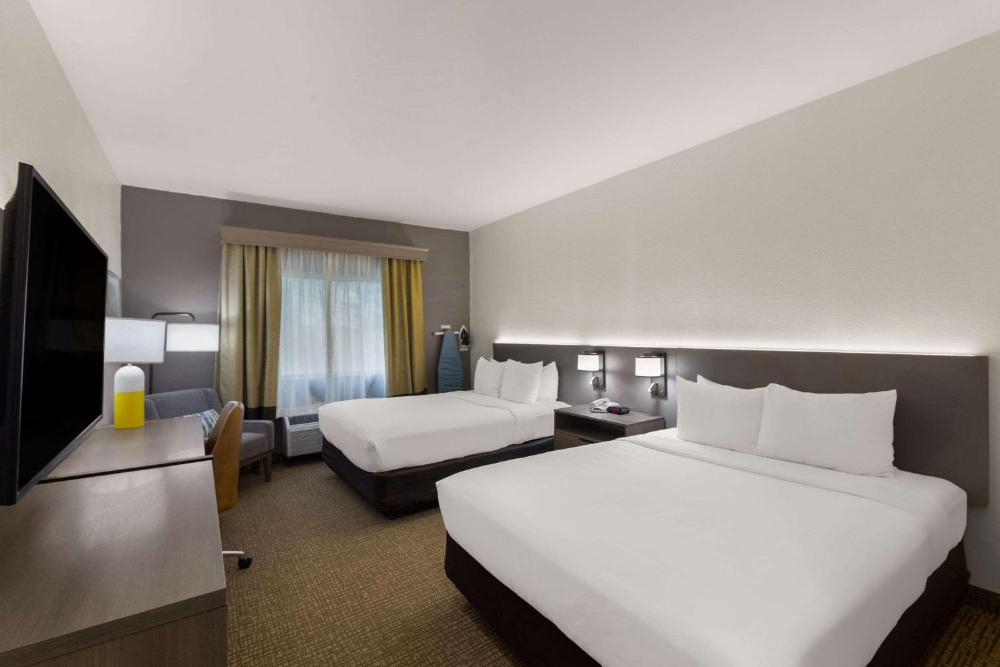 Queen Room with Two Queen Beds - Accessible/Non-Smoking interior